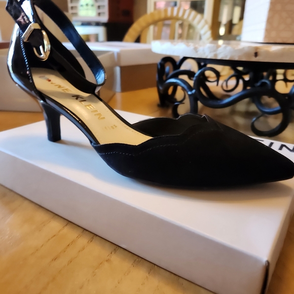ANNE KLEIN sz 9 Black 1 inch heels - Picture 10 of 11